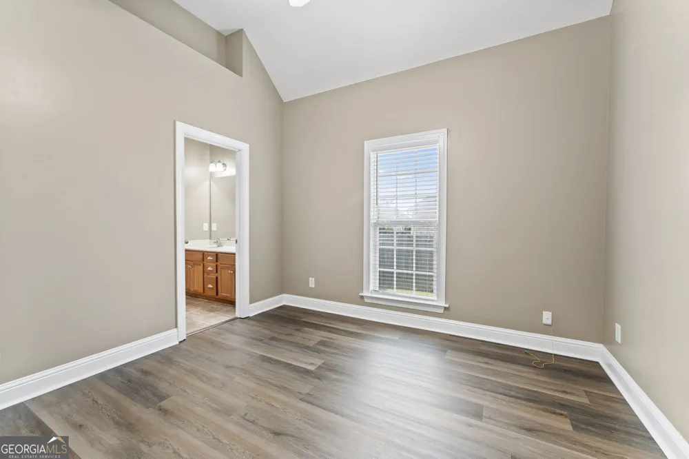 102 Rosemary CT Warner Robins, GA 31088