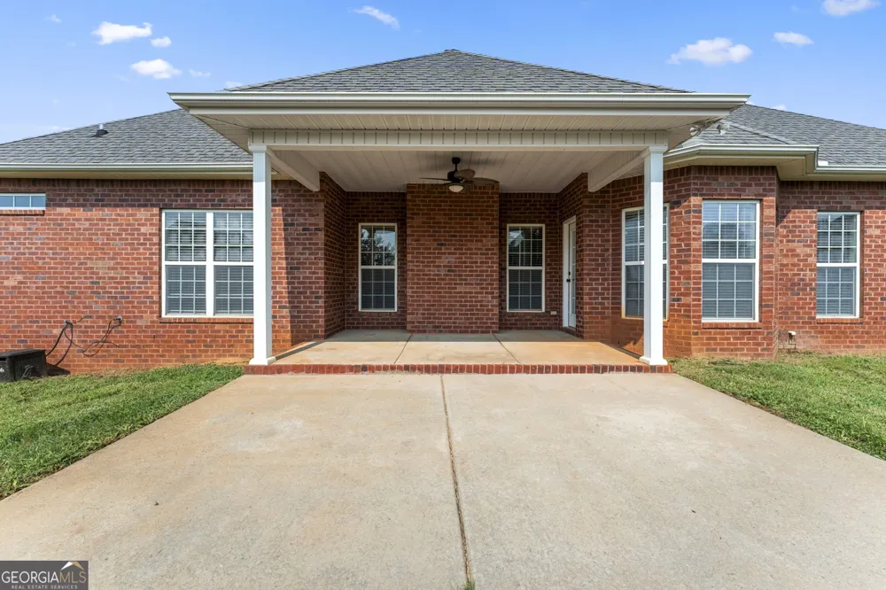 102 Rosemary CT Warner Robins, GA 31088