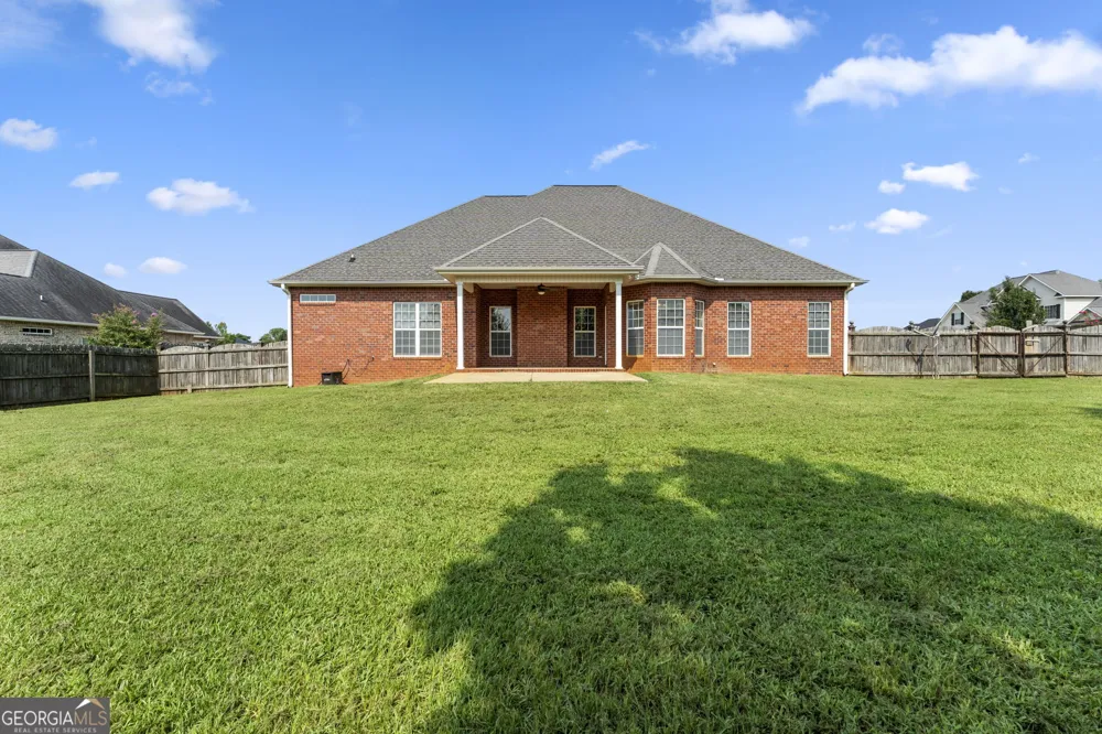 102 Rosemary CT Warner Robins, GA 31088
