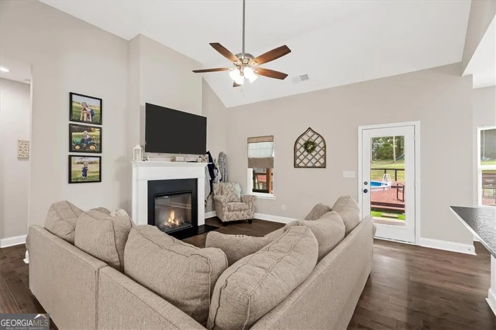 499 Oakland DR SE Calhoun, GA 30701