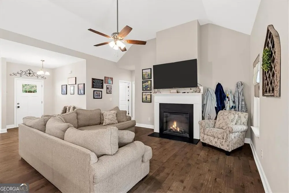 499 Oakland DR SE Calhoun, GA 30701