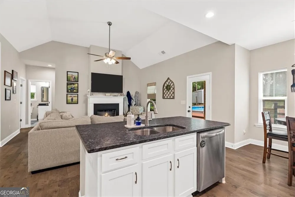 499 Oakland DR SE Calhoun, GA 30701
