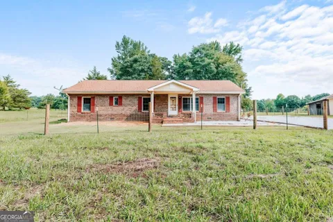 621 Elberton RD