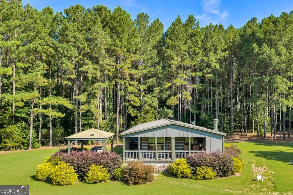 290 T W Leverette RD Jackson, GA 30233