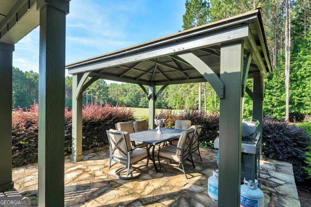 290 T W Leverette RD Jackson, GA 30233