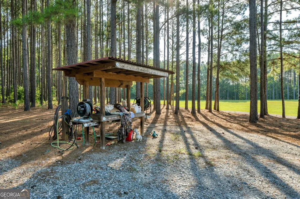 290 T W Leverette RD Jackson, GA 30233