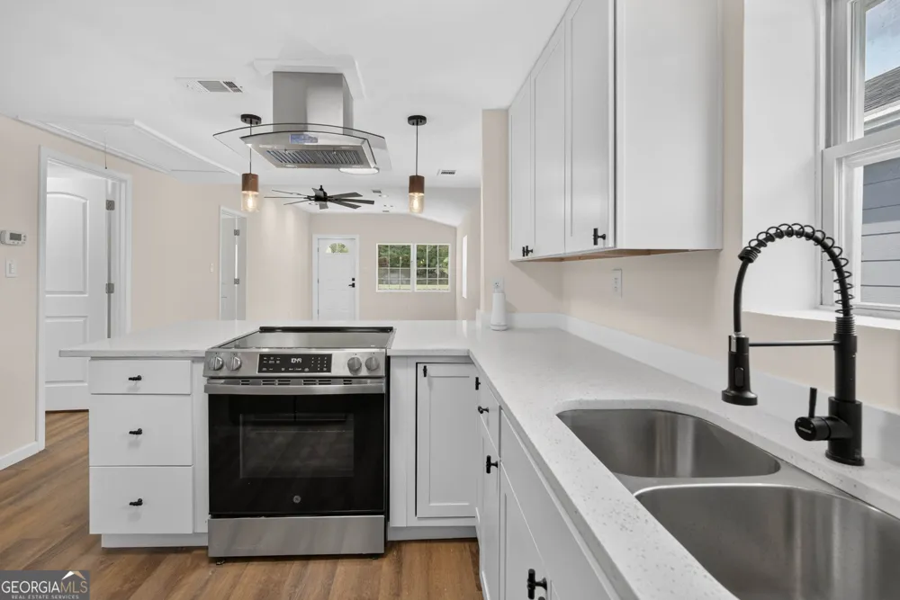 718 W 51st ST Savannah, GA 31405