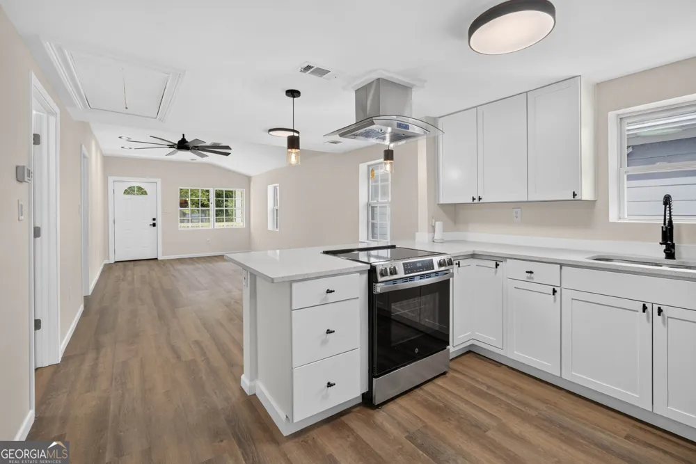 718 W 51st ST Savannah, GA 31405