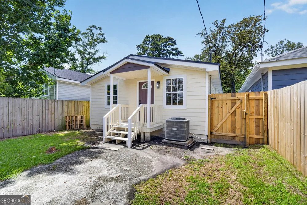 718 W 51st ST Savannah, GA 31405