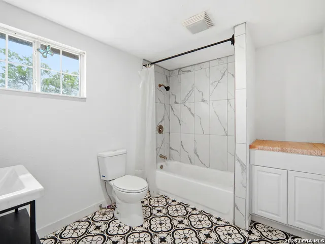 501 E WESTMEYER ST Poth, TX 78147