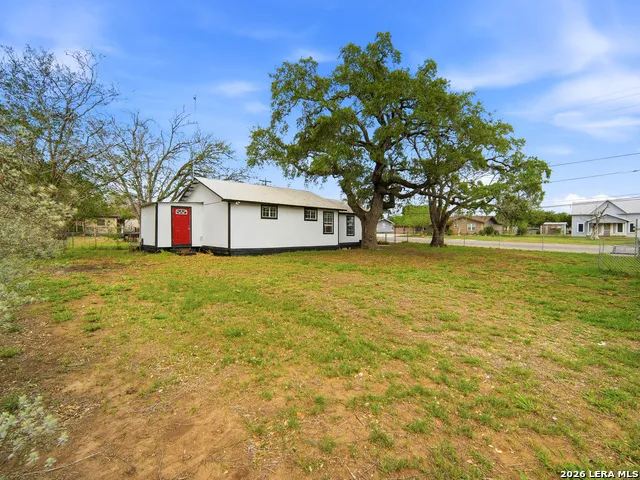 501 E WESTMEYER ST Poth, TX 78147