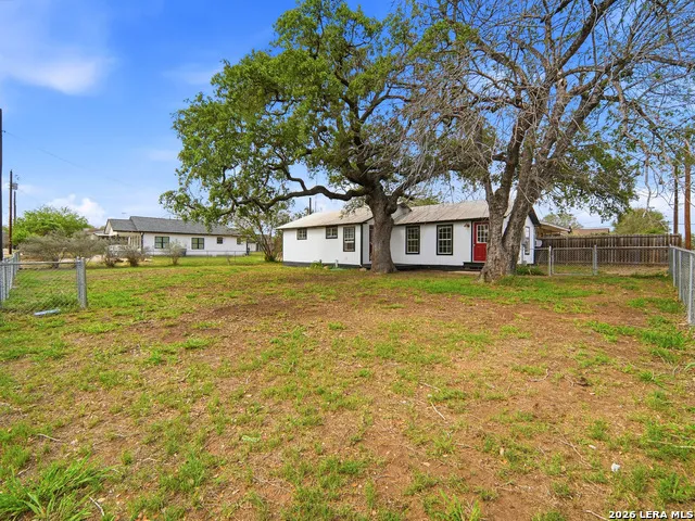 501 E WESTMEYER ST Poth, TX 78147