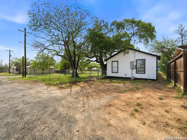 501 E WESTMEYER ST Poth, TX 78147