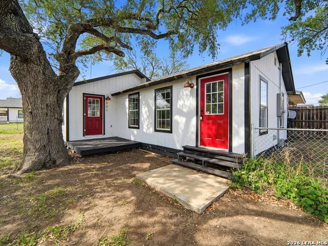 501 E WESTMEYER ST Poth, TX 78147
