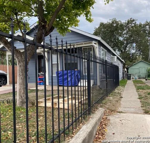 124 Mitchell St San Antonio, TX 78210