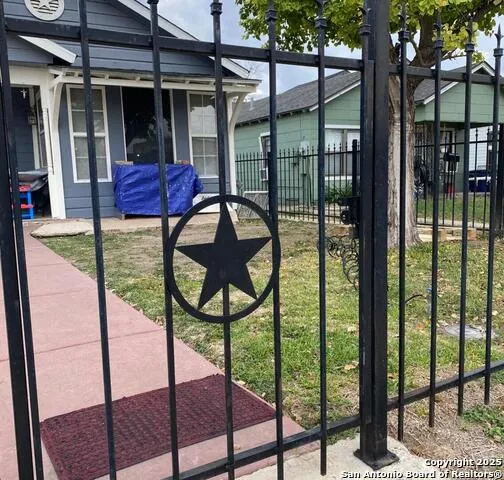124 Mitchell St San Antonio, TX 78210