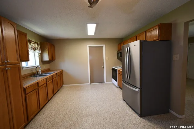 141 Turkey Dr Harper, TX 78631