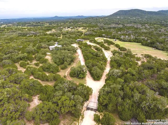 475 Stoney Hill Pipe Creek, TX 78063