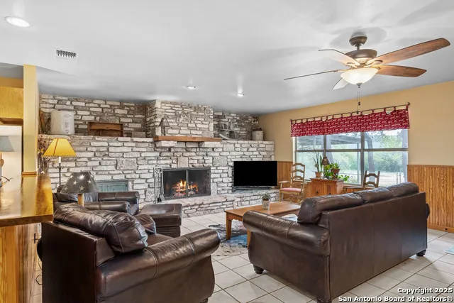 475 Stoney Hill Pipe Creek, TX 78063