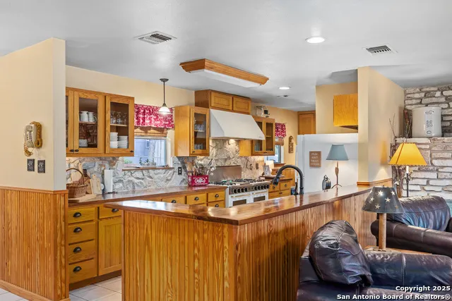 475 Stoney Hill Pipe Creek, TX 78063