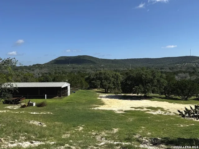 475 Stoney Hill Pipe Creek, TX 78063