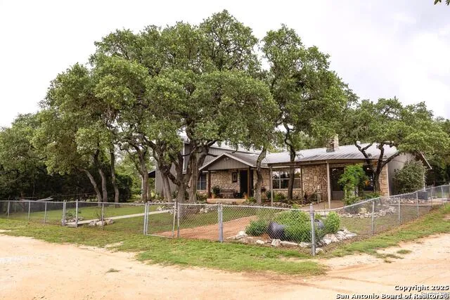 475 Stoney Hill Pipe Creek, TX 78063