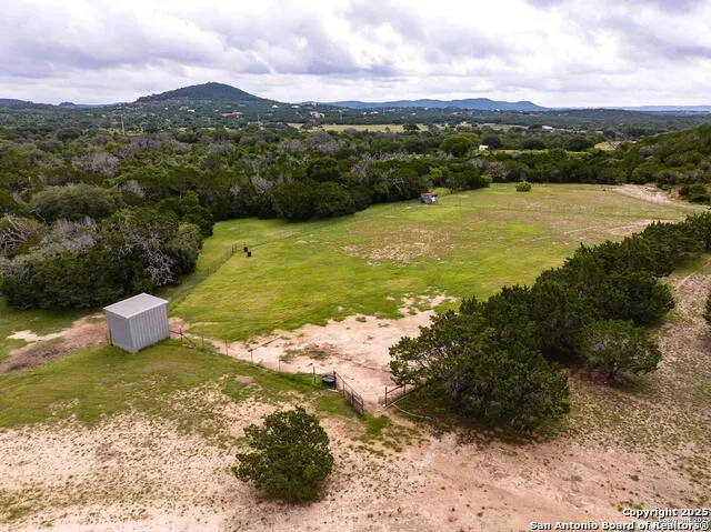 475 Stoney Hill Pipe Creek, TX 78063