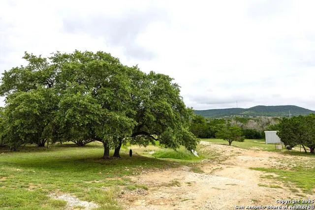 475 Stoney Hill Pipe Creek, TX 78063
