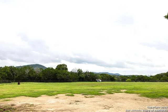 475 Stoney Hill Pipe Creek, TX 78063