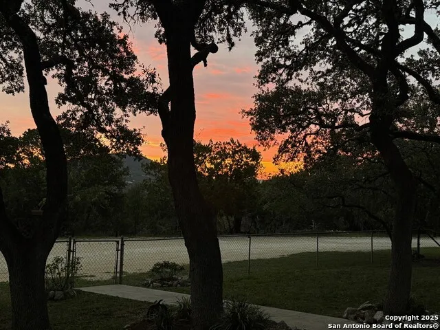 475 Stoney Hill Pipe Creek, TX 78063