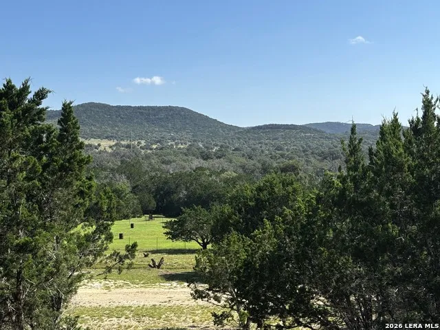475 Stoney Hill Pipe Creek, TX 78063