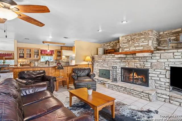 475 Stoney Hill Pipe Creek, TX 78063