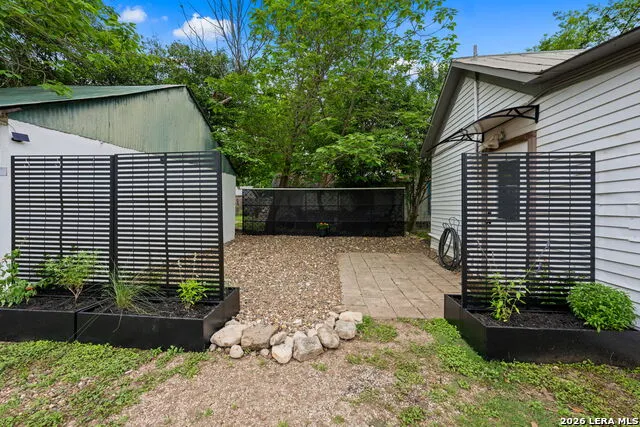 1421 Park St Kerrville, TX 78028