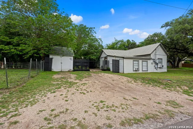 1421 Park St Kerrville, TX 78028
