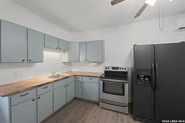 1421 Park St Kerrville, TX 78028