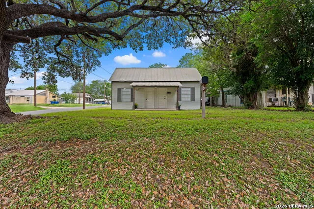 1421 Park St Kerrville, TX 78028