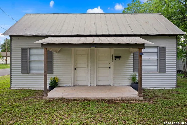 1421 Park St Kerrville, TX 78028