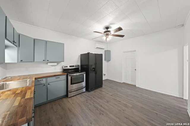 1421 Park St Kerrville, TX 78028