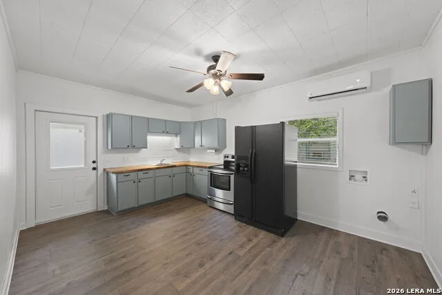 1421 Park St Kerrville, TX 78028