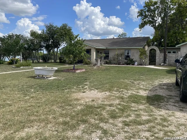 402 County Road 574 Castroville, TX 78009