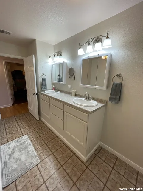 402 County Road 574 Castroville, TX 78009