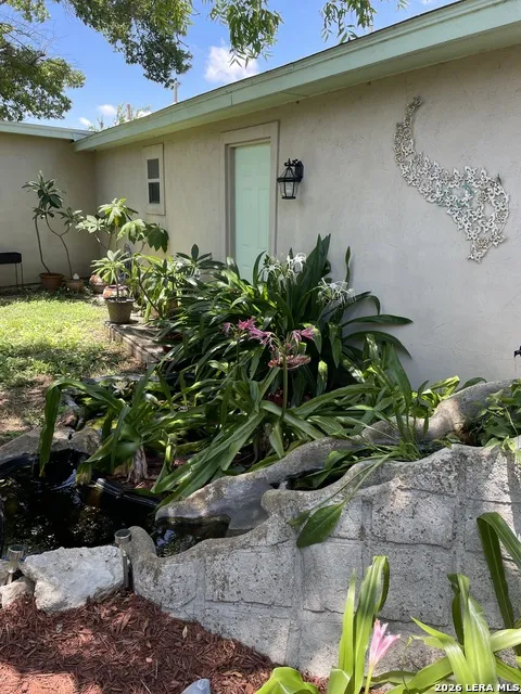 402 County Road 574 Castroville, TX 78009