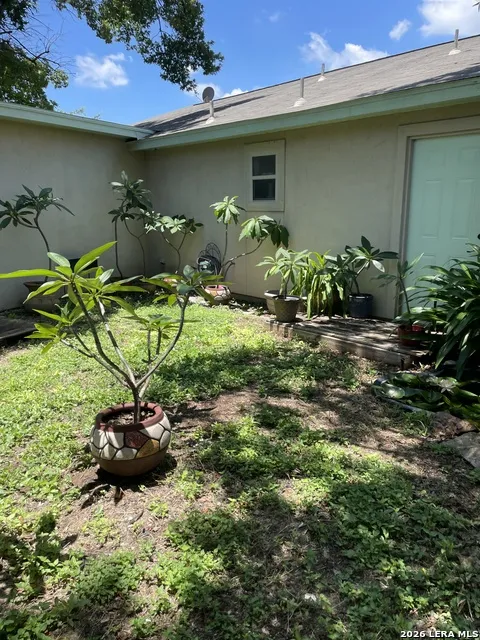 402 County Road 574 Castroville, TX 78009