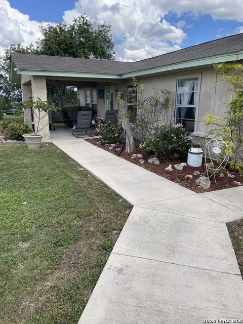402 County Road 574 Castroville, TX 78009
