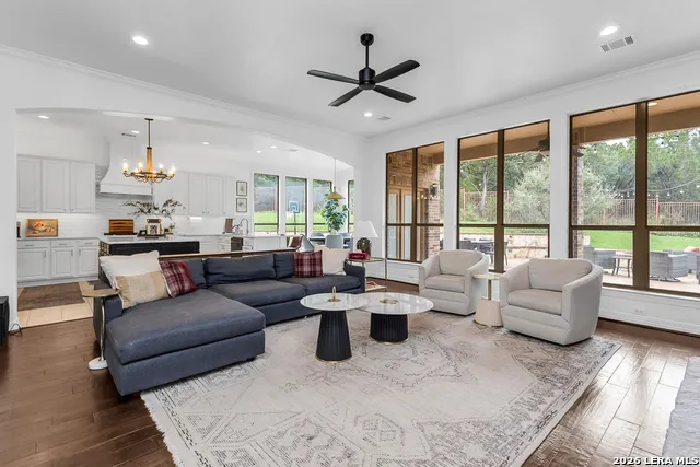 21703 Givenchy Hl San Antonio, TX 78256