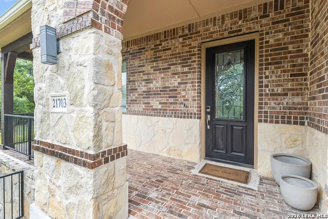 21703 Givenchy Hl San Antonio, TX 78256