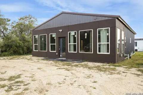 10075 E LOOP 1604 S