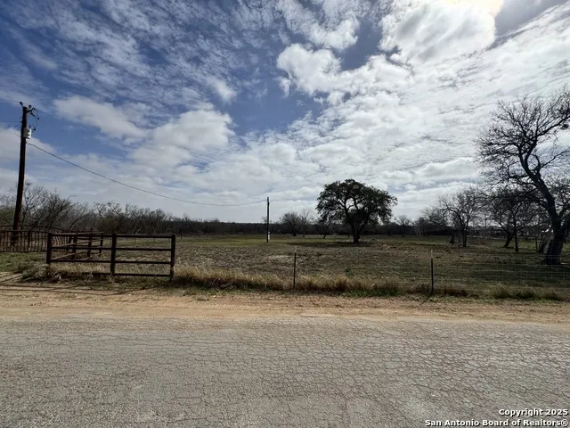 115 County Road 779 Devine, TX 78016