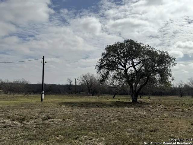 115 County Road 779 Devine, TX 78016