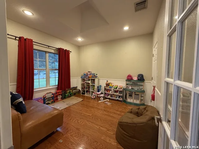 700 JACK NICKOLAUS DR Devine, TX 78016